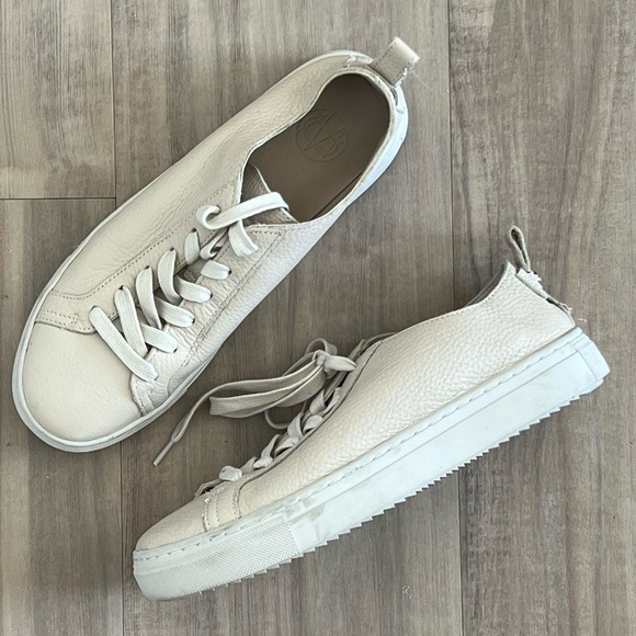 Mossimo Dutti woman’s leather sneakers shoes-37 6.5-7US - Picture 1 of 3